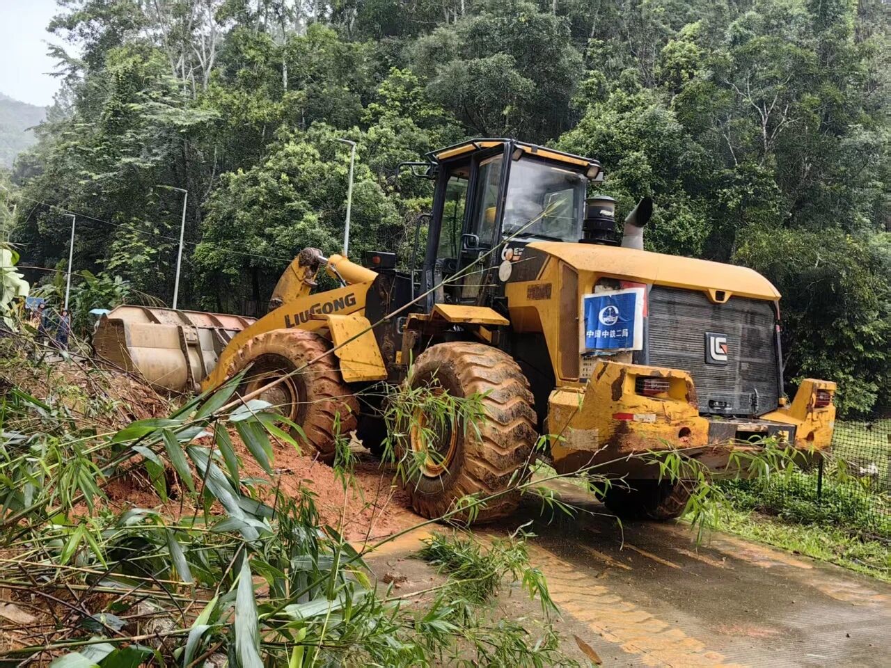 闻“汛”而动！五指山茶旅融合建设项目筑牢防汛救灾“安全线”
